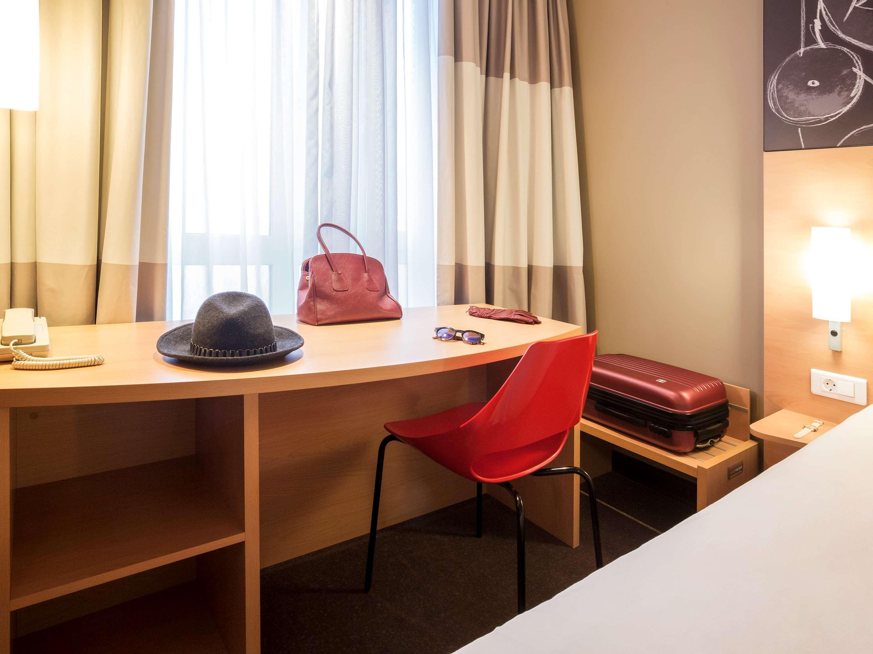 ibis Yerevan Center Buitenkant foto