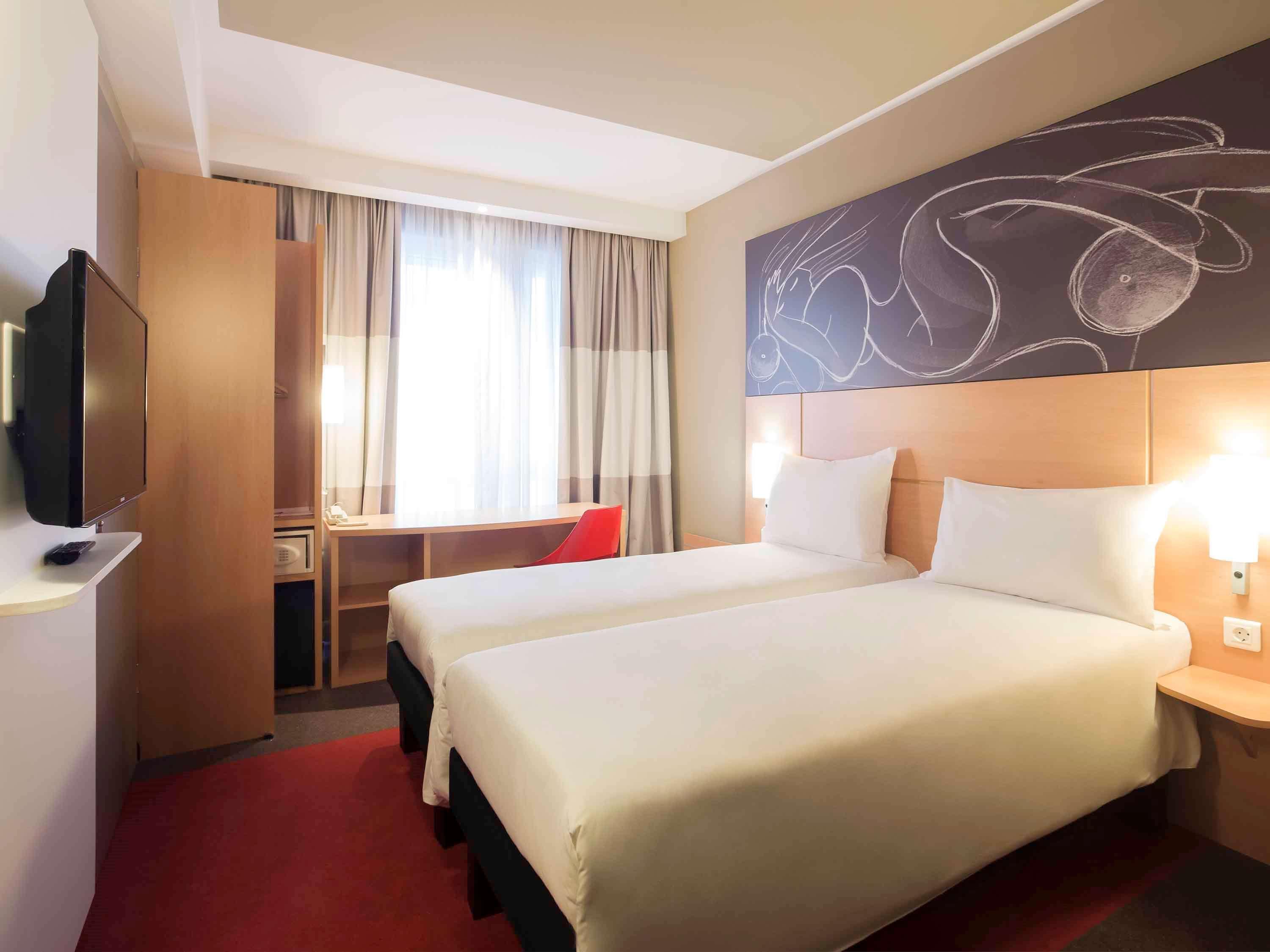 ibis Yerevan Center Buitenkant foto